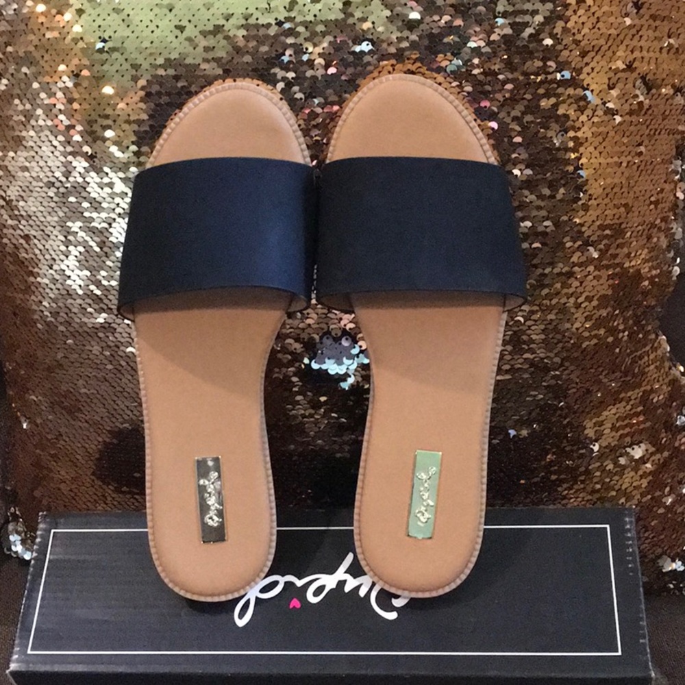 Black Sandals strap is suede